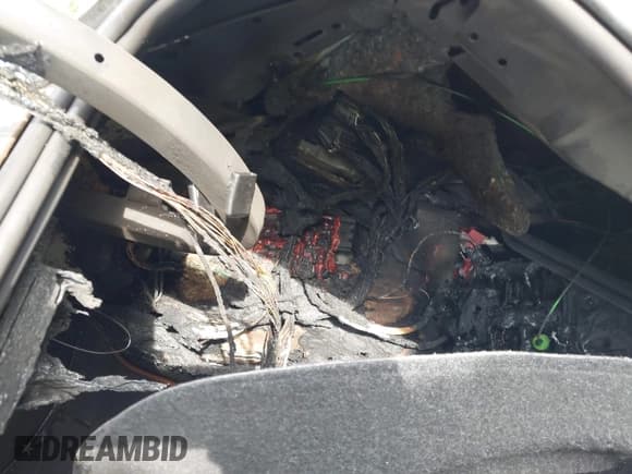 ✅ 2015 BMW 3 Series 328i • VIN: WBA3A5G53FNS86430 • Lot: 42097026. Wystawiony na IAAI z przebiegiem Nie podano. Bezpłatny archiwum sprzedaży aukcyjnych z USA i szczegółowy raport historii pojazdu na DreamBid. Zdjęcie 15.