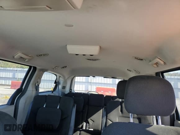 ✅ 2015 Dodge Grand Caravan SE • VIN: 2C4RDGBG3FR634867 • Lot: 90434635. Wystawiony na Copart z przebiegiem 60 431 mil. Bezpłatny archiwum sprzedaży aukcyjnych z USA i szczegółowy raport historii pojazdu na DreamBid. Zdjęcie 10.