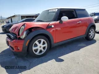 ✅ 2009 MINI Hardtop • VIN: WMWMF33539TW73690 • Лот: 56436715. Опубликован ранее на Copart с пробегом 116 144 миль. Бесплатный доступ к архиву аукционных продаж из США и подробный отчёт об истории автомобиля на DreamBid. Изображение 1.