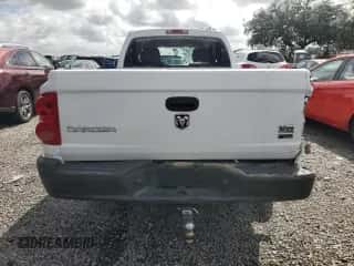 2008 Dodge Dakota SXT z VIN 1D3HE32N08S590285, wystawiony jako Copart lot #70613174 z przebiegiem 60 338 mil mil oraz Szkoda całkowita • Salvage title. Historia ofert i sprzedaży dostępna na DreamBid. Obrazek 6.