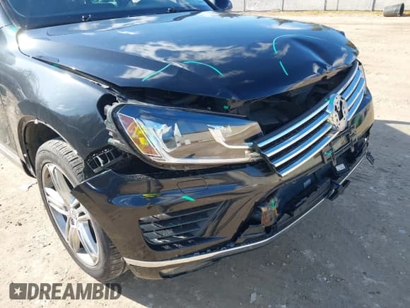 ✅ 2016 Volkswagen Touareg Lux • VIN: WVGEF9BP4GD001508 • Lot: 41850994. Wystawiony na IAAI z przebiegiem 63 355 mil. Bezpłatny archiwum sprzedaży aukcyjnych z USA i szczegółowy raport historii pojazdu na DreamBid. Zdjęcie 17.