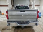 ✅ 2025 Chevrolet Silverado 1500 • VIN: 1GCRKDED1SZ124751 • Lot: 93907725. Wystawiony na Copart z przebiegiem 27 604 mil. Bezpłatny archiwum sprzedaży aukcyjnych z USA i szczegółowy raport historii pojazdu na DreamBid. Zdjęcie 6.