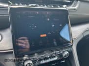 ✅ 2023 Jeep Grand Cherokee Overland • VIN: 1C4RJYD60P8914617 • Lot: 67291685. Wystawiony na Copart z przebiegiem 42 mil. Bezpłatny archiwum sprzedaży aukcyjnych z USA i szczegółowy raport historii pojazdu na DreamBid. Zdjęcie 11.