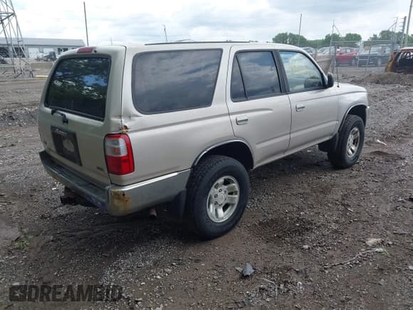 ✅ 1997 Toyota 4Runner SR5 • VIN: JT3HN86R1V0117123 • Lot: 42557501. Listed on IAAI with 259,284 mi. Free auction sales archive from the USA and detailed vehicle history report at DreamBid. Image 4.