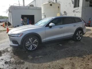 ✅ 2025 Volvo V60 Plus • VIN: YV4L12WKXS2149583 • Лот: 64453005. Опубликован ранее на Copart с пробегом 2 226 миль. Бесплатный доступ к архиву аукционных продаж из США и подробный отчёт об истории автомобиля на DreamBid. Изображение 1.