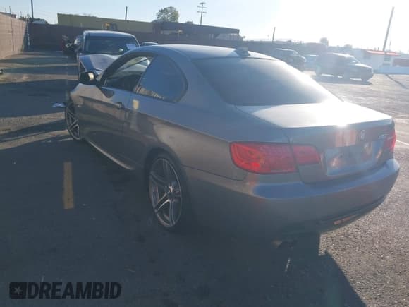 ✅ 2013 BMW 3 Series 328i • VIN: WBAKE3C55DE772048 • Лот: 43585902. Опубликован ранее на IAAI с пробегом Не указан. Бесплатный доступ к архиву аукционных продаж из США и подробный отчёт об истории автомобиля на DreamBid. Изображение 3.