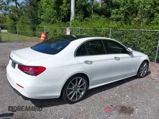 ✅ 2022 Mercedes-Benz E 350 • VIN: W1KZF8DB2NB097025 • Lot: 43629818. Wystawiony na IAAI z przebiegiem Nie podano. Bezpłatny archiwum sprzedaży aukcyjnych z USA i szczegółowy raport historii pojazdu na DreamBid. Zdjęcie 4.
