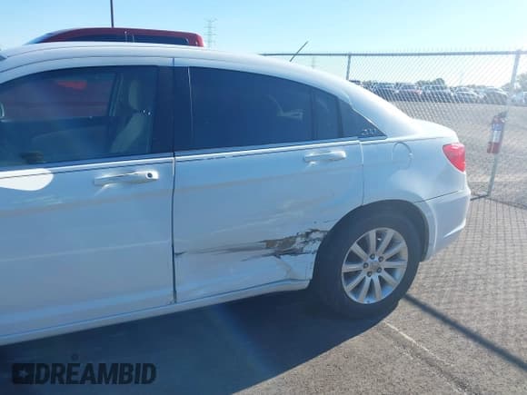 ✅ 2012 Chrysler 200 Touring • VIN: 1C3CCBBG7CN321457 • Lot: 43619283. Listed on IAAI with 250,436 mi. Free auction sales archive from the USA and detailed vehicle history report at DreamBid. Image 6.