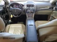 ✅ 2015 Lincoln MKZ • VIN: 3LN6L2J95FR617442 • Lot: 65577375. Wystawiony na Copart z przebiegiem 124 197 mil. Bezpłatny archiwum sprzedaży aukcyjnych z USA i szczegółowy raport historii pojazdu na DreamBid. Zdjęcie 8.