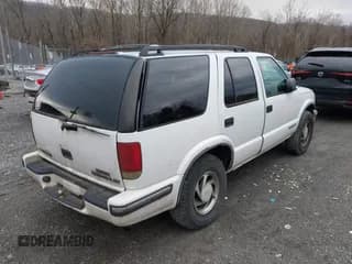 ✅ 1999 Chevrolet Blazer LS • VIN: 1GNDT13W0X2207959 • Lot: 41480348. Wystawiony na IAAI z przebiegiem 220 877 mil. Bezpłatny archiwum sprzedaży aukcyjnych z USA i szczegółowy raport historii pojazdu na DreamBid. Zdjęcie 4.