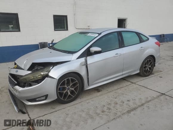 ✅ 2015 Ford Focus SE • VIN: 1FADP3FE5FL334054 • Лот: 92696445. Опубликован ранее на Copart с пробегом 118 131 миль. Бесплатный доступ к архиву аукционных продаж из США и подробный отчёт об истории автомобиля на DreamBid. Изображение 1.
