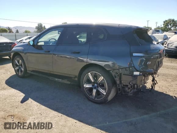 ✅ 2025 BMW iX xDrive50 • VIN: WB523CF00SCU13476 • Лот: 68222205. Опубликован ранее на Copart с пробегом 1 220 миль. Бесплатный доступ к архиву аукционных продаж из США и подробный отчёт об истории автомобиля на DreamBid. Изображение 2.