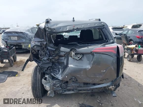 ✅ 2017 Toyota RAV4 LE • VIN: JTMZFREV4HJ123708 • Lot: 41691570. Wystawiony na IAAI z przebiegiem 150 489 mil. Bezpłatny archiwum sprzedaży aukcyjnych z USA i szczegółowy raport historii pojazdu na DreamBid. Zdjęcie 16.