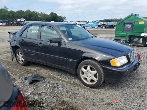 ✅ 1999 Mercedes-Benz C 230/260/280/320 • VIN: WDBHA24GXXA774908 • Lot: 64657925. Wystawiony na Copart z przebiegiem Nie podano. Bezpłatny archiwum sprzedaży aukcyjnych z USA i szczegółowy raport historii pojazdu na DreamBid. Zdjęcie 4.