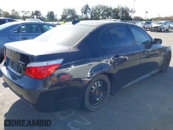 ✅ 2008 BMW 5 Series 550i • VIN: WBANW53548CT49002 • Lot: 43646940. Wystawiony na IAAI z przebiegiem 198 338 mil. Bezpłatny archiwum sprzedaży aukcyjnych z USA i szczegółowy raport historii pojazdu na DreamBid. Zdjęcie 4.