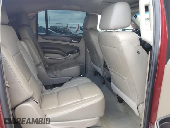 ✅ 2016 Chevrolet Suburban LT • VIN: 1GNSCHKCXGR274969 • Lot: 62906974. Wystawiony na Copart z przebiegiem 178 721 mil. Bezpłatny archiwum sprzedaży aukcyjnych z USA i szczegółowy raport historii pojazdu na DreamBid. Zdjęcie 12.