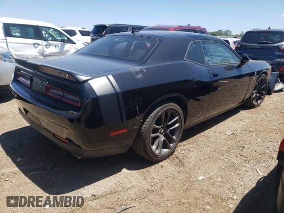 ✅ 2021 Dodge Challenger R/T Scat Pack • VIN: 2C3CDZFJ6MH627961 • Lot: 57645734. Wystawiony na Copart z przebiegiem 22 826 mil. Bezpłatny archiwum sprzedaży aukcyjnych z USA i szczegółowy raport historii pojazdu na DreamBid. Zdjęcie 3.