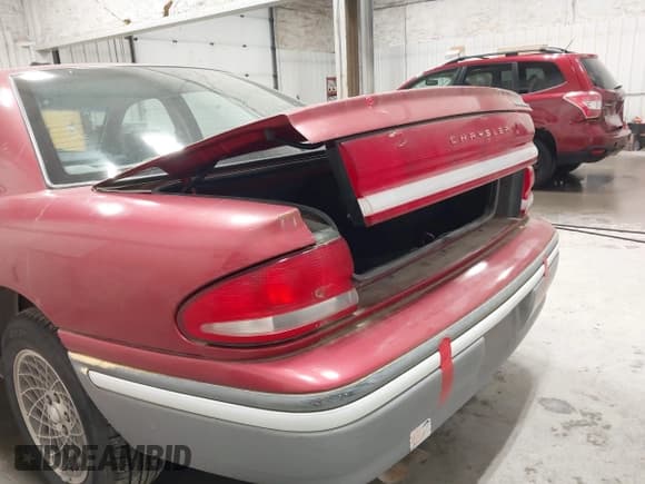 ✅ 1993 Chrysler Concorde • VIN: 2C3EL56F4PH641913 • Lot: 42233404. Wystawiony na IAAI z przebiegiem 107 442 mil. Bezpłatny archiwum sprzedaży aukcyjnych z USA i szczegółowy raport historii pojazdu na DreamBid. Zdjęcie 6.