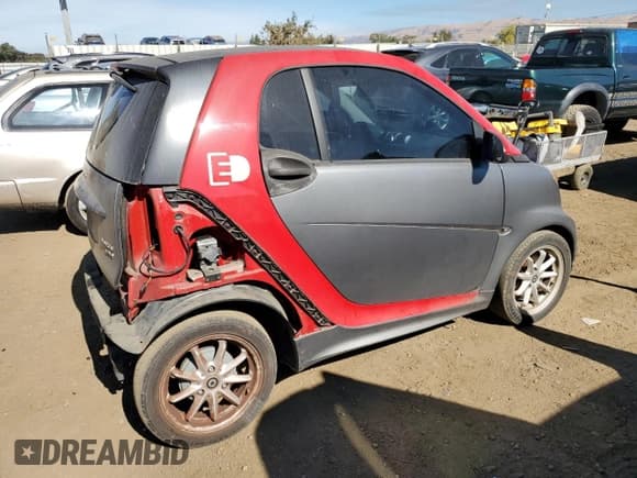 ✅ 2014 Smart fortwo Passion • VIN: WMEEJ9AA6EK792201 • Lot: 74756574. Listed on Copart with 17,282 mi. Free auction sales archive from the USA and detailed vehicle history report at DreamBid. Image 3.