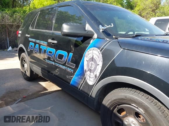 ✅ 2016 Ford Police Interceptor Utility • VIN: 1FM5K8AR5GGD16437 • Lot: 41998634. Wystawiony na IAAI z przebiegiem 134 199 mil. Bezpłatny archiwum sprzedaży aukcyjnych z USA i szczegółowy raport historii pojazdu na DreamBid. Zdjęcie 6.