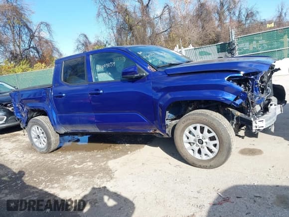 ✅ 2024 Toyota Tacoma SR5 • VIN: 3TMLB5JNXRM009104 • Lot: 43809059. Wystawiony na IAAI z przebiegiem 7 724 mil. Bezpłatny archiwum sprzedaży aukcyjnych z USA i szczegółowy raport historii pojazdu na DreamBid. Zdjęcie 14.