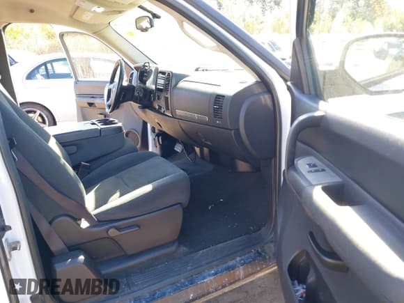 ✅ 2008 Chevrolet Silverado 1500 1LT • VIN: 2GCEK190281257847 • Lot: 43415377. Listed on IAAI with 228,320 mi. Free auction sales archive from the USA and detailed vehicle history report at DreamBid. Image 5.