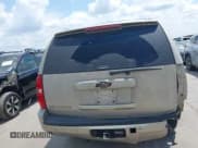 ✅ 2013 Chevrolet Suburban LT • VIN: 1GNSCJE06DR121770 • Lot: 43074095. Wystawiony na IAAI z przebiegiem 240 775 mil. Bezpłatny archiwum sprzedaży aukcyjnych z USA i szczegółowy raport historii pojazdu na DreamBid. Zdjęcie 17.