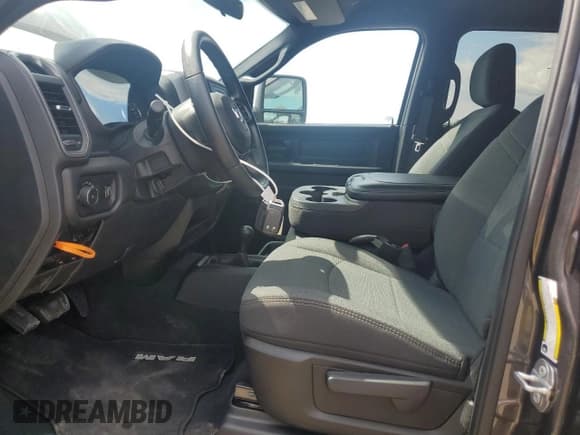 ✅ 2024 Ram 2500 Tradesman • VIN: 3C6UR5HJ1RG408444 • Лот: 84730775. Опубликован ранее на Copart с пробегом 1 466 миль. Бесплатный доступ к архиву аукционных продаж из США и подробный отчёт об истории автомобиля на DreamBid. Изображение 7.