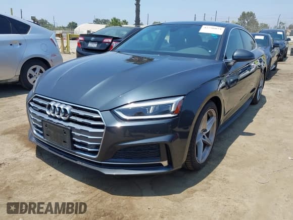 ✅ 2018 Audi A5 Sportback Premium Plus • VIN: WAUENCF57JA128224 • Lot: 42736873. Wystawiony na IAAI z przebiegiem 65 446 mil. Bezpłatny archiwum sprzedaży aukcyjnych z USA i szczegółowy raport historii pojazdu na DreamBid. Zdjęcie 2.
