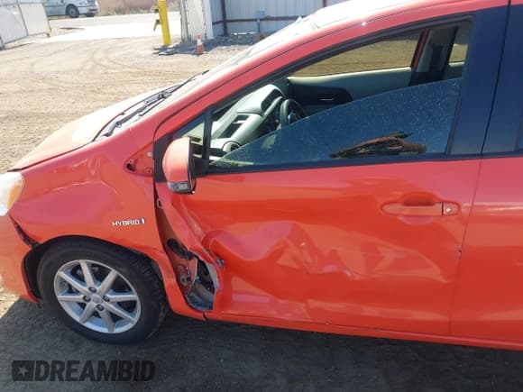 ✅ 2012 Toyota Prius One • VIN: JTDKDTB33C1010431 • Lot: 42752872. Wystawiony na IAAI z przebiegiem 81 248 mil. Bezpłatny archiwum sprzedaży aukcyjnych z USA i szczegółowy raport historii pojazdu na DreamBid. Zdjęcie 14.