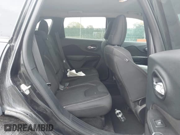 ✅ 2015 Jeep Cherokee Latitude • VIN: 1C4PJMCS3FW521896 • Лот: 43427769. Опубликован ранее на IAAI с пробегом 181 500 миль. Бесплатный доступ к архиву аукционных продаж из США и подробный отчёт об истории автомобиля на DreamBid. Изображение 8.