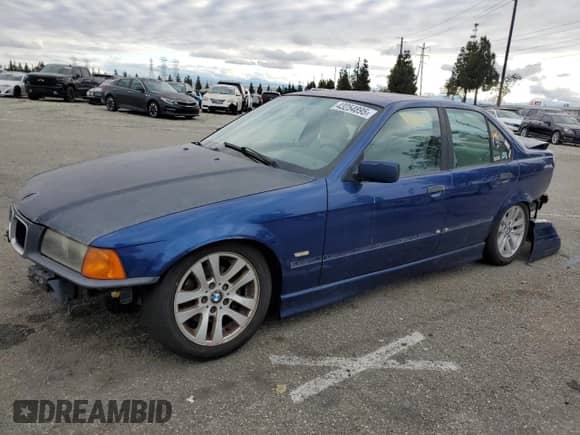 1997 BMW 3 Series z VIN WBACD3322VAV21297, wystawiony jako Copart lot #43254895 z przebiegiem Nie podano mil oraz Szkoda całkowita • Salvage title. Historia ofert i sprzedaży dostępna na DreamBid. Obrazek 1.