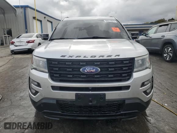 ✅ 2017 Ford Explorer Sport • VIN: 1FM5K8GT7HGA25782 • Lot: 90617815. Wystawiony na Copart z przebiegiem 237 027 mil. Bezpłatny archiwum sprzedaży aukcyjnych z USA i szczegółowy raport historii pojazdu na DreamBid. Zdjęcie 5.