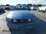 ✅ 2006 Ford Mustang GT Deluxe • VIN: 1ZVFT82H365136022 • Lot: 43614937. Wystawiony na IAAI z przebiegiem 69 894 mil. Bezpłatny archiwum sprzedaży aukcyjnych z USA i szczegółowy raport historii pojazdu na DreamBid. Zdjęcie 12.