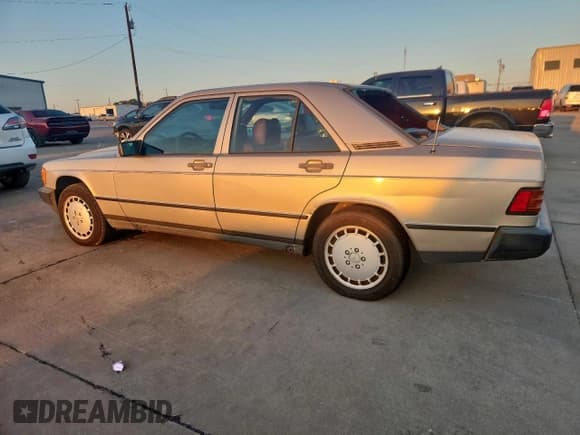 ✅ 1987 Mercedes-Benz 190 • VIN: WDBDA28D4HF321970 • Lot: 81975815. Listed on Copart with 230,520 mi. Free auction sales archive from the USA and detailed vehicle history report at DreamBid. Image 2.