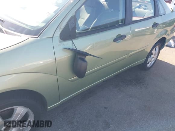 ✅ 2007 Ford Focus S • VIN: 1FAFP34N47W186703 • Lot: 42875486. Wystawiony na IAAI z przebiegiem 118 931 mil. Bezpłatny archiwum sprzedaży aukcyjnych z USA i szczegółowy raport historii pojazdu na DreamBid. Zdjęcie 6.