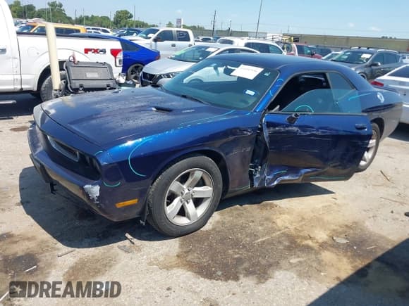 ✅ 2013 Dodge Challenger R/T Classic • VIN: 2C3CDYBT3DH565212 • Lot: 43191956. Wystawiony na IAAI z przebiegiem 196 472 mil. Bezpłatny archiwum sprzedaży aukcyjnych z USA i szczegółowy raport historii pojazdu na DreamBid. Zdjęcie 17.