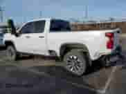 2020 Chevrolet Silverado 2500HD Work Truck z VIN 1GC2YLE73LF220288, wystawiony jako Copart lot #51485375 z przebiegiem 144 237 mil mil oraz Czysty tytuł • Clean title. Historia ofert i sprzedaży dostępna na DreamBid. Obrazek 2.