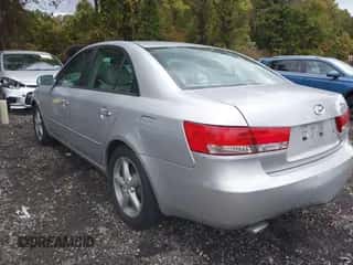 2006 Hyundai Sonata GLS z VIN 5NPEU46F46H033849, wystawiony jako IAAI lot #43494342 z przebiegiem 135 950 mil mil oraz . Historia ofert i sprzedaży dostępna na DreamBid. Obrazek 3.