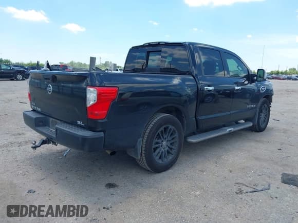 ✅ 2017 Nissan Titan Platinum Reserve • VIN: 1N6AA1E69HN507463 • Lot: 42173186. Wystawiony na IAAI z przebiegiem 198 565 mil. Bezpłatny archiwum sprzedaży aukcyjnych z USA i szczegółowy raport historii pojazdu na DreamBid. Zdjęcie 4.