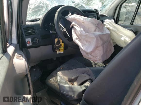 ✅ 2011 Freightliner Sprinter • VIN: WDYPE8CC4B5552423 • Lot: 69059564. Listed on Copart with Not provided. Free auction sales archive from the USA and detailed vehicle history report at DreamBid. Image 8.