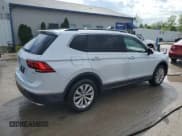 ✅ 2018 Volkswagen Tiguan SEL • VIN: 3VV3B7AX3JM126008 • Лот: 55780535. Опубликован ранее на Copart с пробегом 116 510 миль. Бесплатный доступ к архиву аукционных продаж из США и подробный отчёт об истории автомобиля на DreamBid. Изображение 3.