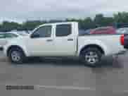 2013 Nissan Frontier SV z VIN 1N6AD0EV3DN719388, wystawiony jako IAAI lot #43338540 z przebiegiem 285 855 mil mil oraz . Historia ofert i sprzedaży dostępna na DreamBid. Obrazek 13.