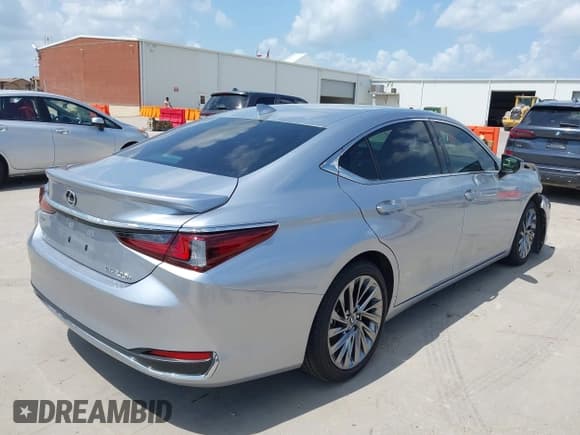 ✅ 2024 Lexus ES 300h Luxury • VIN: 58AEA1C15RU042140 • Lot: 42548438. Listed on IAAI with 6,505 mi. Free auction sales archive from the USA and detailed vehicle history report at DreamBid. Image 4.