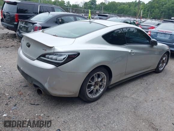 ✅ 2013 Hyundai Genesis Coupe 2.0T • VIN: KMHHT6KD6DU097924 • Lot: 42467738. Wystawiony na IAAI z przebiegiem 103 261 mil. Bezpłatny archiwum sprzedaży aukcyjnych z USA i szczegółowy raport historii pojazdu na DreamBid. Zdjęcie 4.