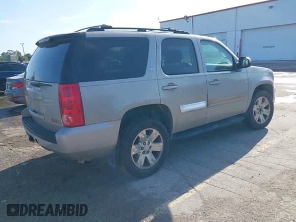 ✅ 2008 GMC Yukon SLT 4SB • VIN: 1GKFK13028J119071 • Лот: 42507546. Опубликован ранее на IAAI с пробегом 235 592 миль. Бесплатный доступ к архиву аукционных продаж из США и подробный отчёт об истории автомобиля на DreamBid. Изображение 4.