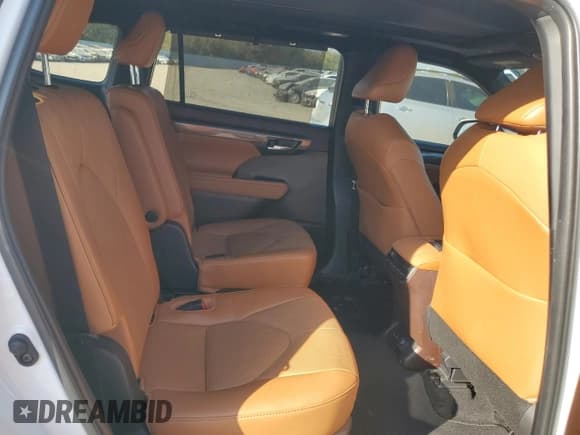 ✅ 2022 Toyota Highlander Hybrid Platinum • VIN: 5TDFARAH9NS015049 • Lot: 75423634. Wystawiony na Copart z przebiegiem 56 167 mil. Bezpłatny archiwum sprzedaży aukcyjnych z USA i szczegółowy raport historii pojazdu na DreamBid. Zdjęcie 11.