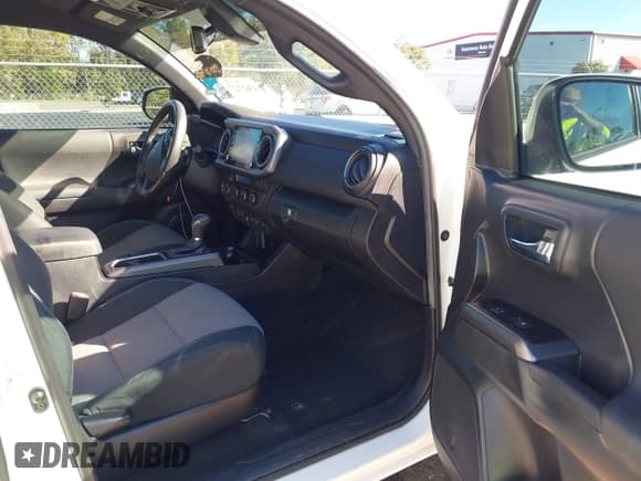 ✅ 2022 Toyota Tacoma TRD Off Road • VIN: 3TMCZ5AN6NM507516 • Lot: 43627127. Listed on IAAI with 52,077 mi. Free auction sales archive from the USA and detailed vehicle history report at DreamBid. Image 5.