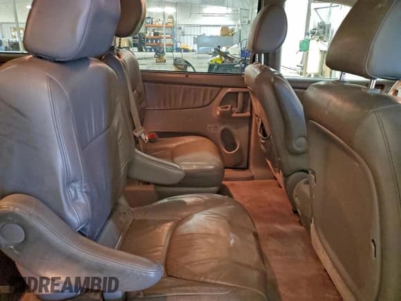 ✅ 2010 Toyota Sienna XLE • VIN: 5TDYK4CC3AS314461 • Lot: 93395775. Listed on Copart with 217,250 mi. Free auction sales archive from the USA and detailed vehicle history report at DreamBid. Image 11.