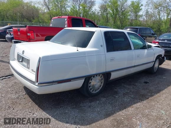 ✅ 1996 Cadillac DeVille • VIN: 1G6KD52Y8TU303086 • Lot: 42083908. Wystawiony na IAAI z przebiegiem 129 010 mil. Bezpłatny archiwum sprzedaży aukcyjnych z USA i szczegółowy raport historii pojazdu na DreamBid. Zdjęcie 4.